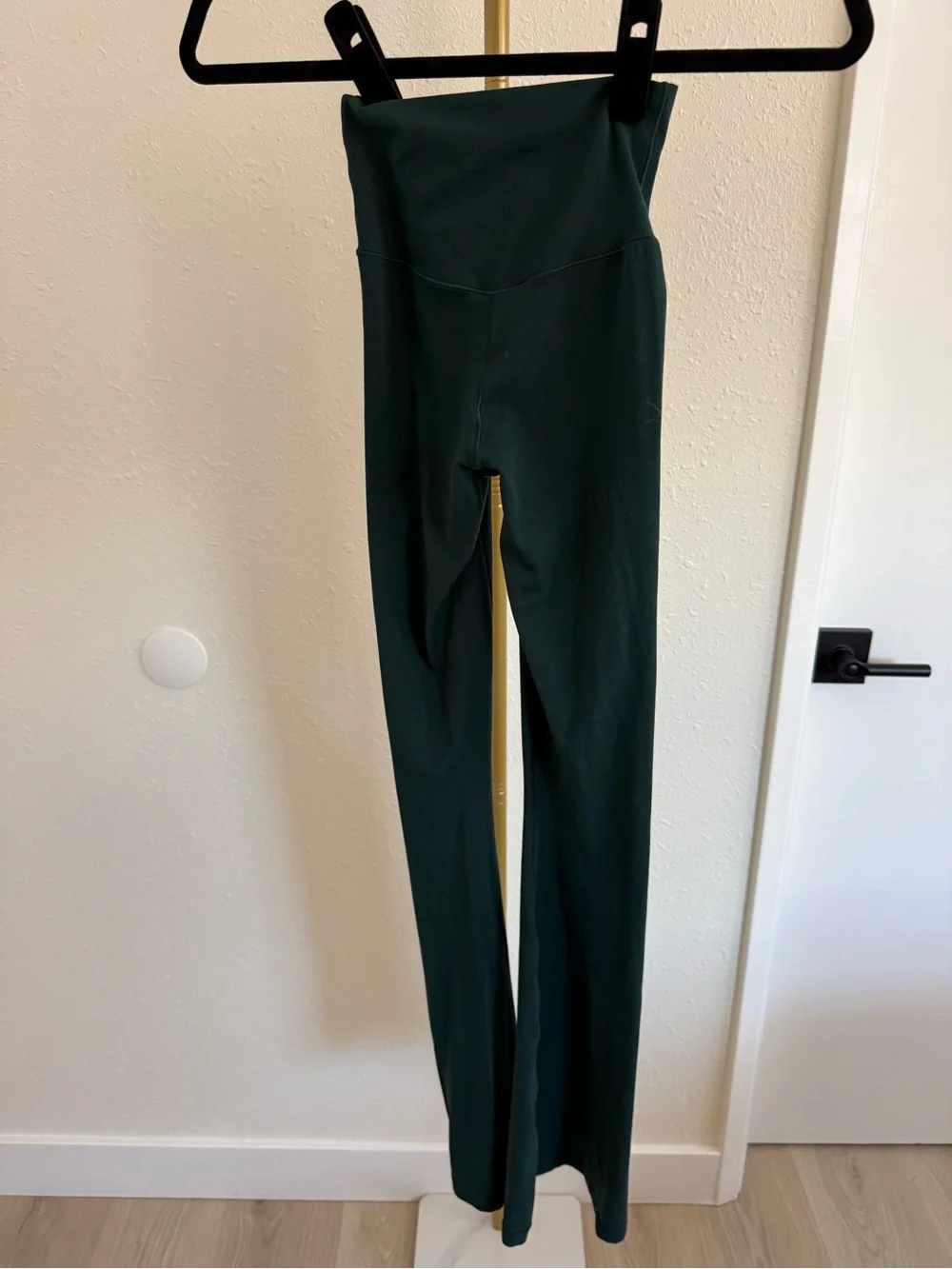 Offline by aerie Dark Green Wide-Leg High-Waist Flare Yoga Pants XS Preloved - Picture 2 of 4